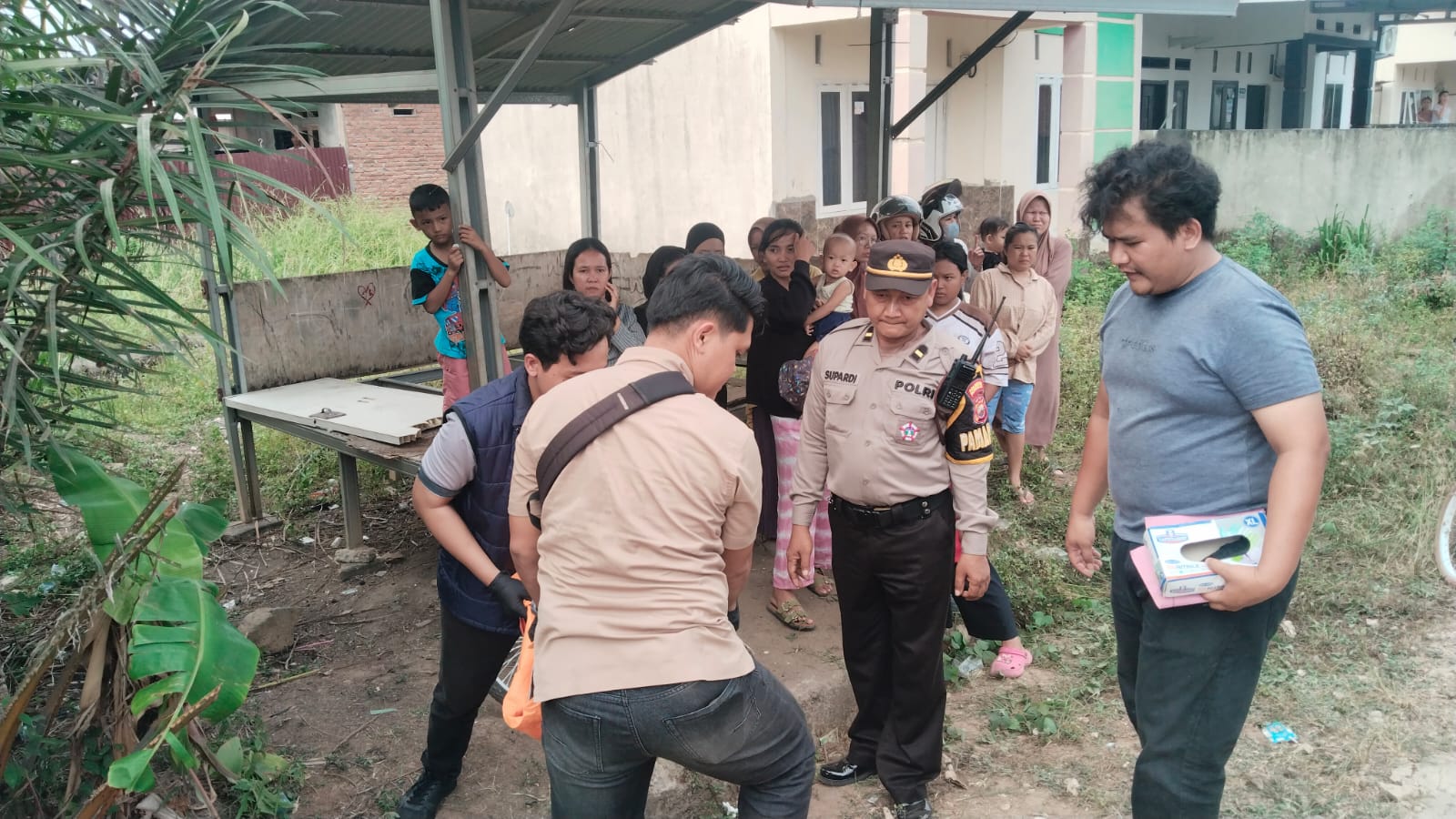 Innalillahi Wainnailaihi Rojiun, Ditemukan Jenazah Bayi Dalam Kantong Plastik Mengambang di Selokan