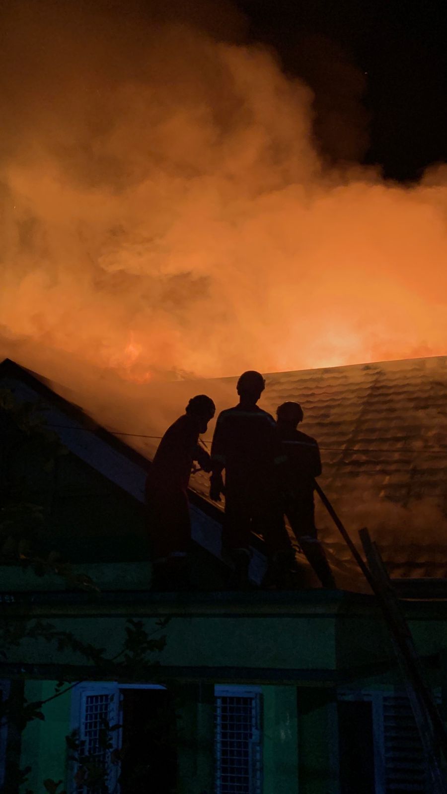 Rumah Atung PT Bio di Bentiring Permai Terbakar