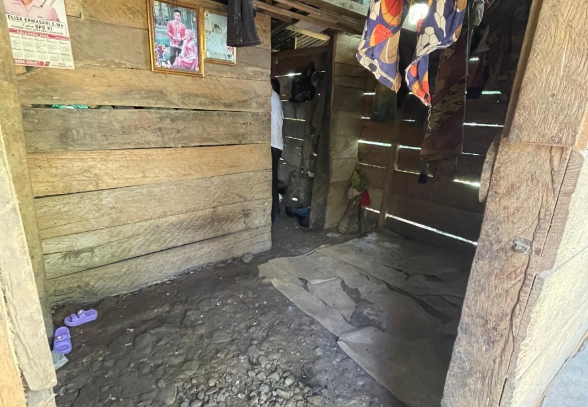 Kondisi Rumah Khaira: Kasus Cacing Keluar dari Mulut dan Hidung di Seluma Berawal dari Demam Tinggi