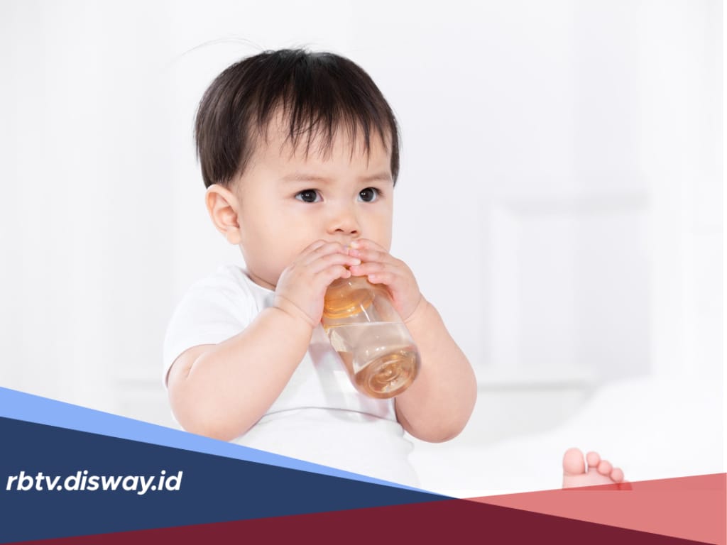 Amankah Bayi Minum Air Galon Isi Ulang? Begini Penjelasan dari BPOM