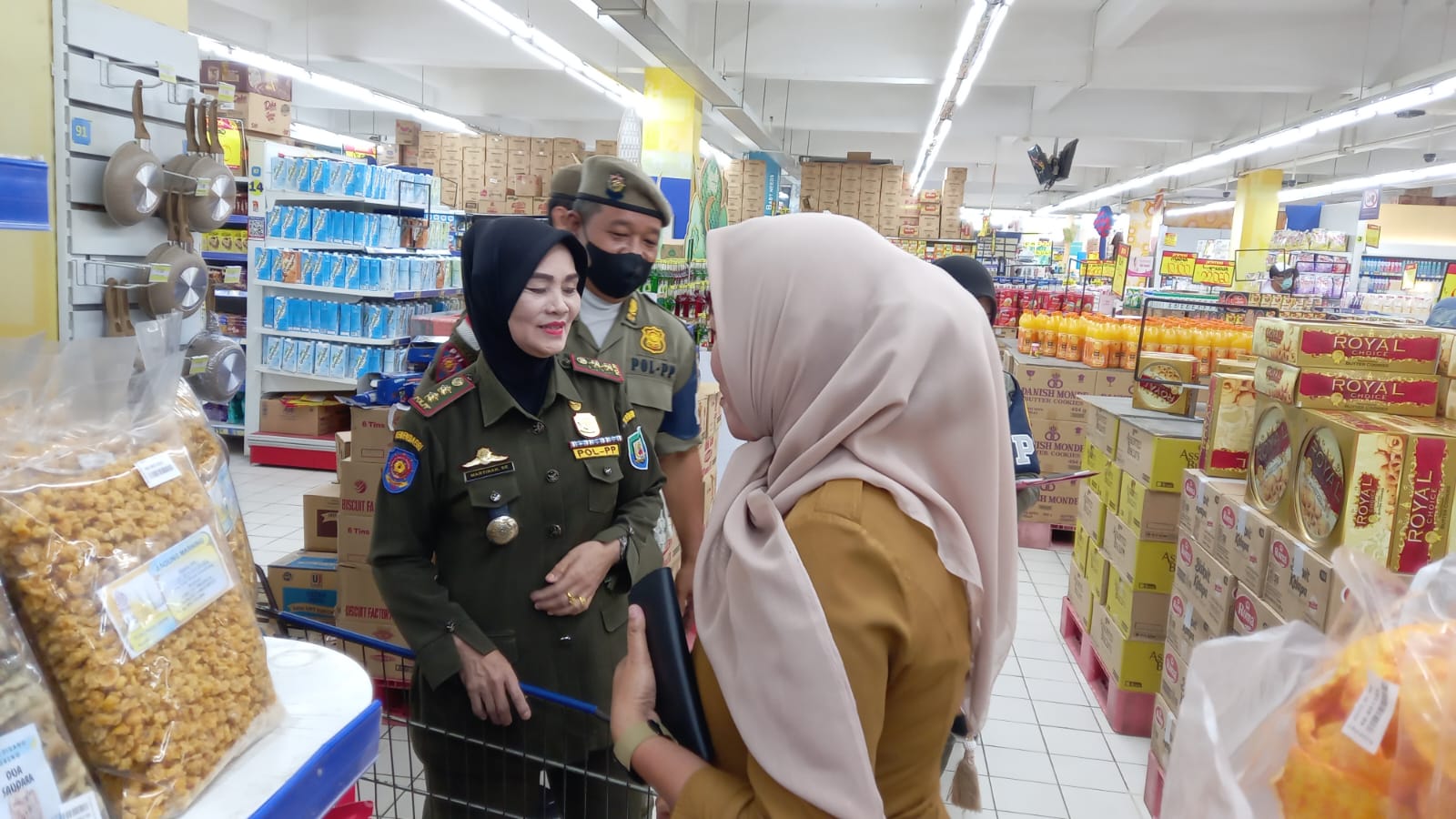 Ketahuan!! Satpol PP Ciduk Belasan ASN Belanja di Mall saat Jam Kerja