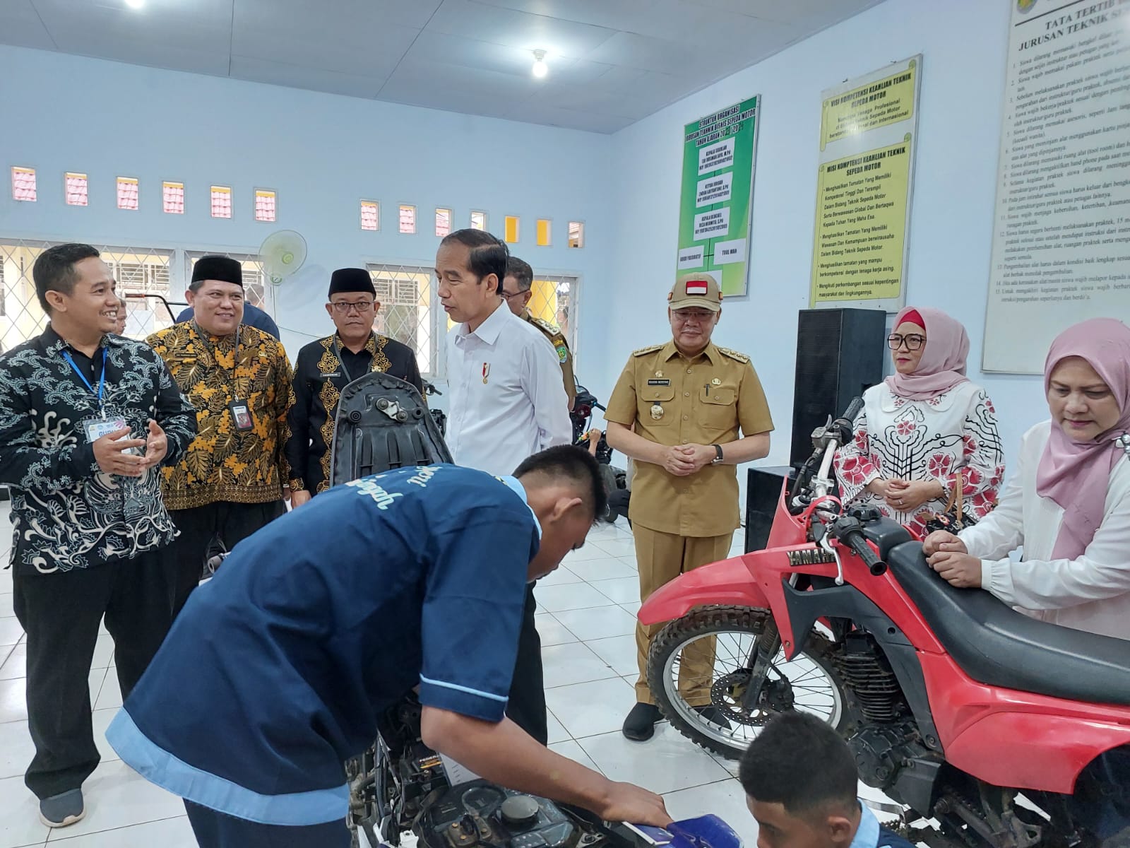 BREAKING NEWS, Presiden RI Bersama Menteri PUPR Tinjau SMKN 2 Bengkulu Tengah