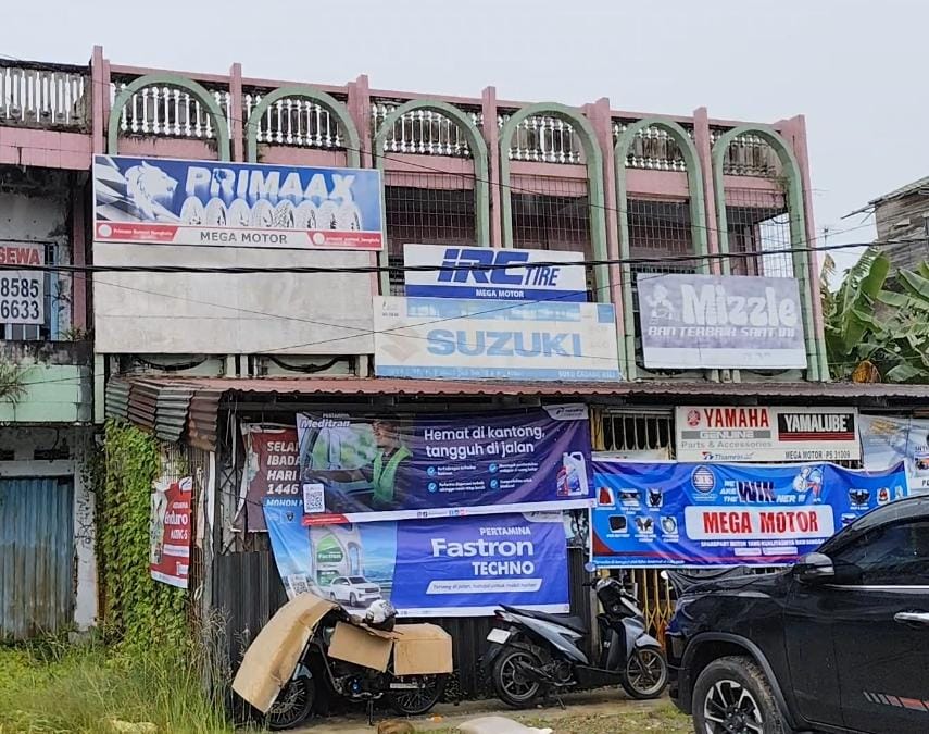 Terekam CCTV, Maling Gasak 80 Ban Motor di Beringin Raya