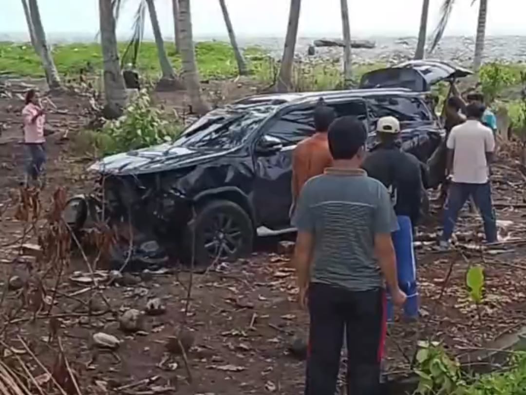 Mobil Fortuner Milik Polisi Ringsek di Desa Padang Bakung Kabupaten Seluma, Begini Kondisi Pengemudinya