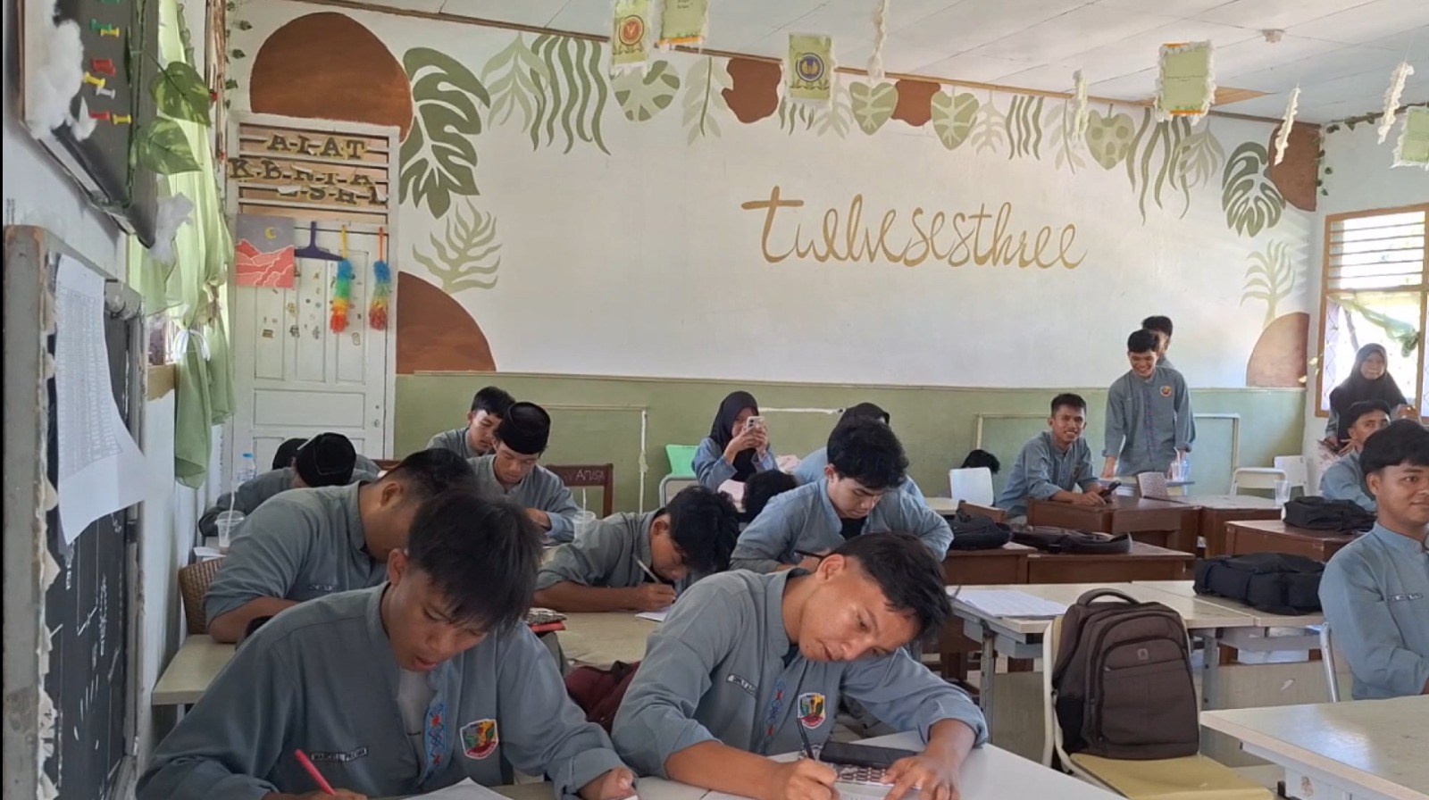 237 Unit Laptop Siap Dibagikan ke Guru SD dan SMP di Mukomuko, Ini Jadwalnya