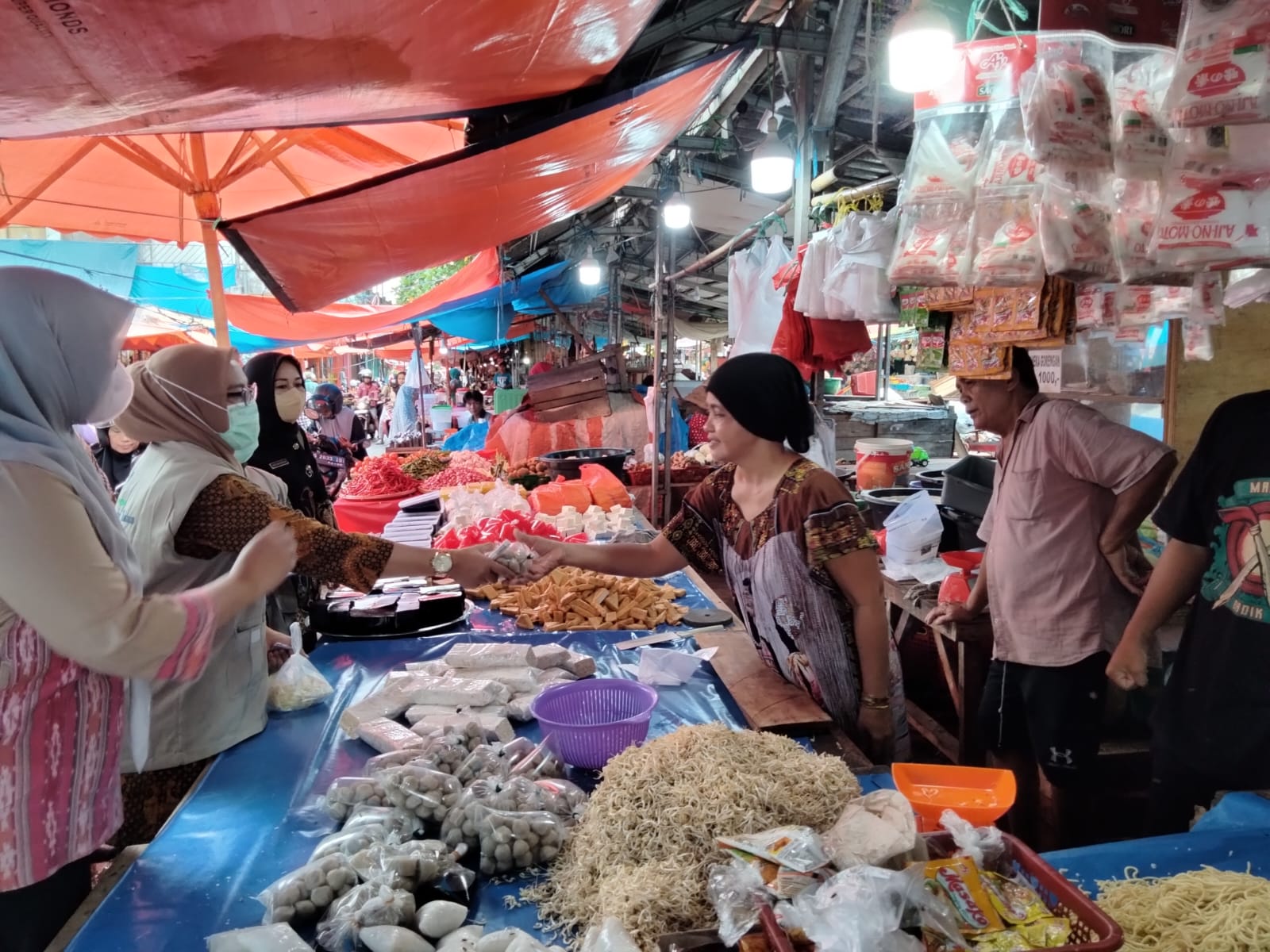 BPOM Turun ke Pasar Minggu, Cek 37 Sampel Makanan dan Minuman