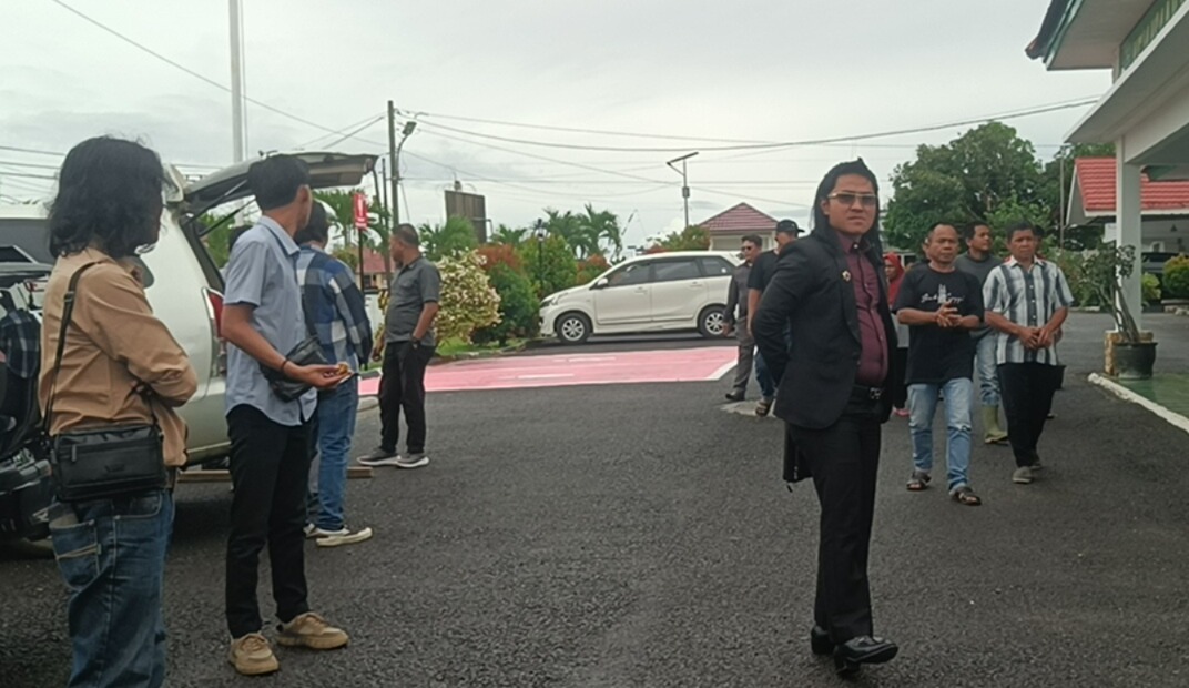 Kuasa Hukum Minta Ini, 6 Tersangka Penyegelan Kantor Desa Dusun Baru di Seluma Beralih Jadi Tahanan Jaksa