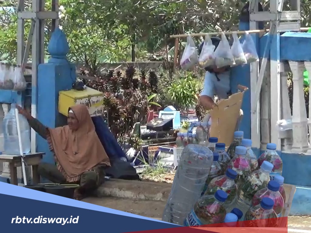 Tradisi Ziarah Makam Jelang Ramadan, Pedagang Keluhkan Omzet Turun