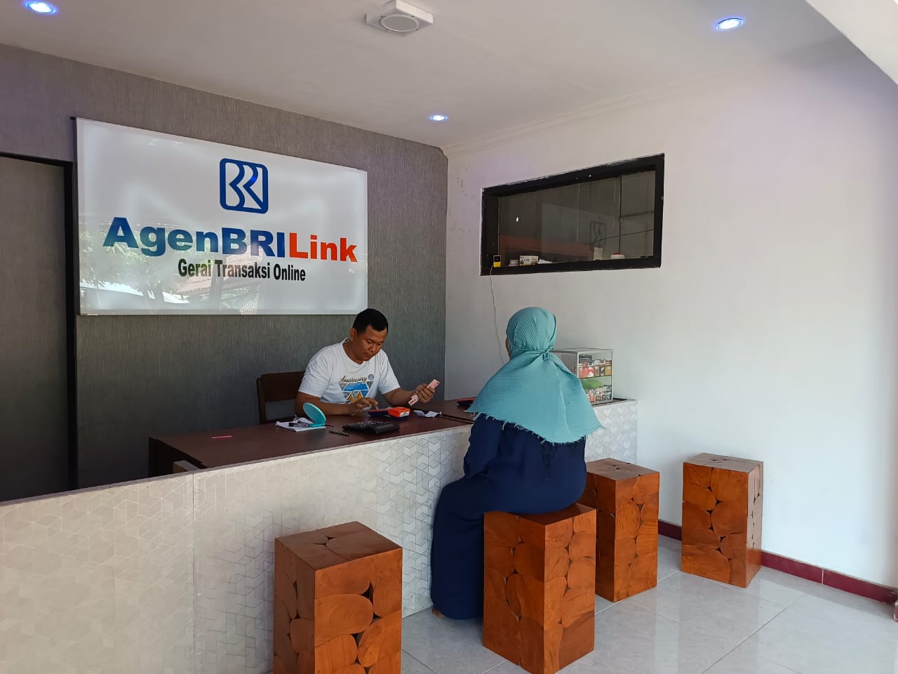 Awalnya Coba-coba, AgenBRILink di Situbondo Ini Sekarang Berhasil jadi Akses Perbankan bagi Masyarakat Sekitar