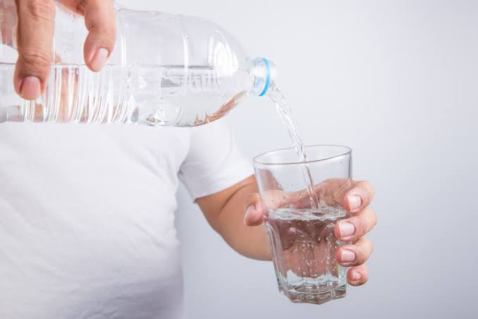 Sering Diremehkan, Ini Bahaya Penggunaan Botol Air Mineral Berulang, Bisa Picu Kanker