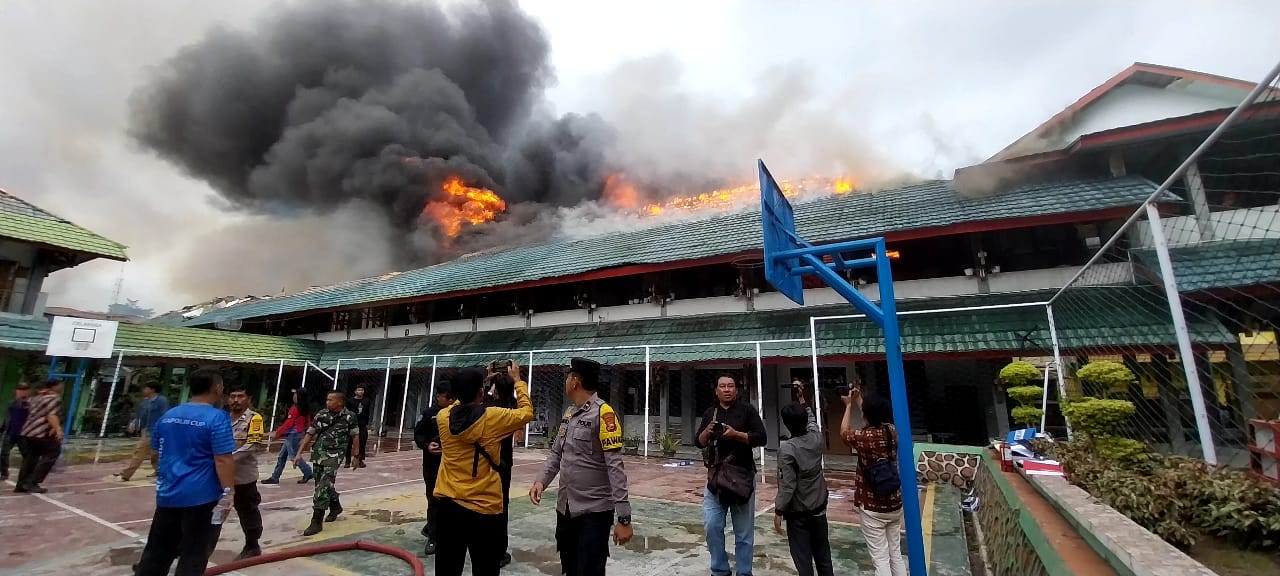Pasca Terbakarnya Gedung SMKN 3 Kota Bengkulu, Kegiatan KBM Tetap Berjalan, Pelajar Belajar di Kampus Jauh