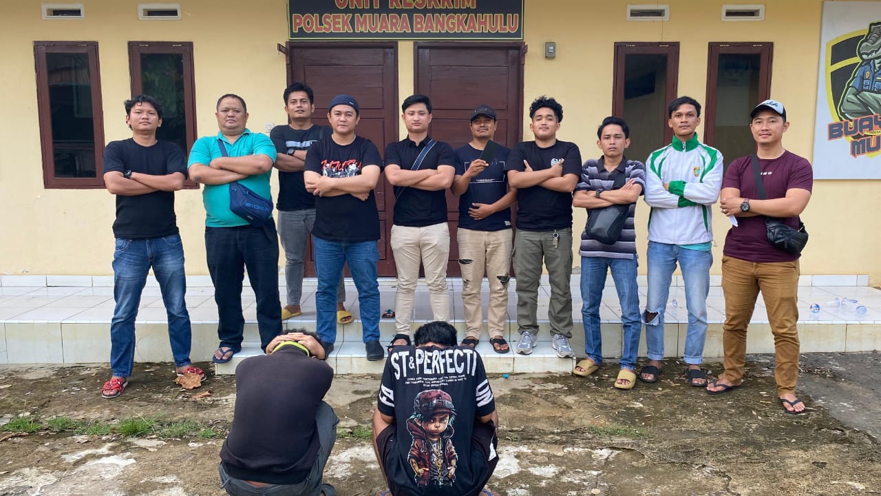 Orang Ribut di Warem, Dua Pria Ini malah Curi Handphone