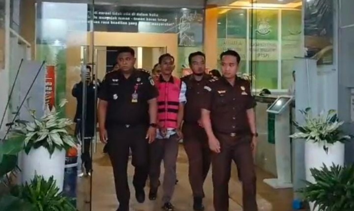 6 Jam Diperiksa Penyidik, Kades Air Pesi Akhirnya Ditahan Kejaksaan Negeri Kepahiang
