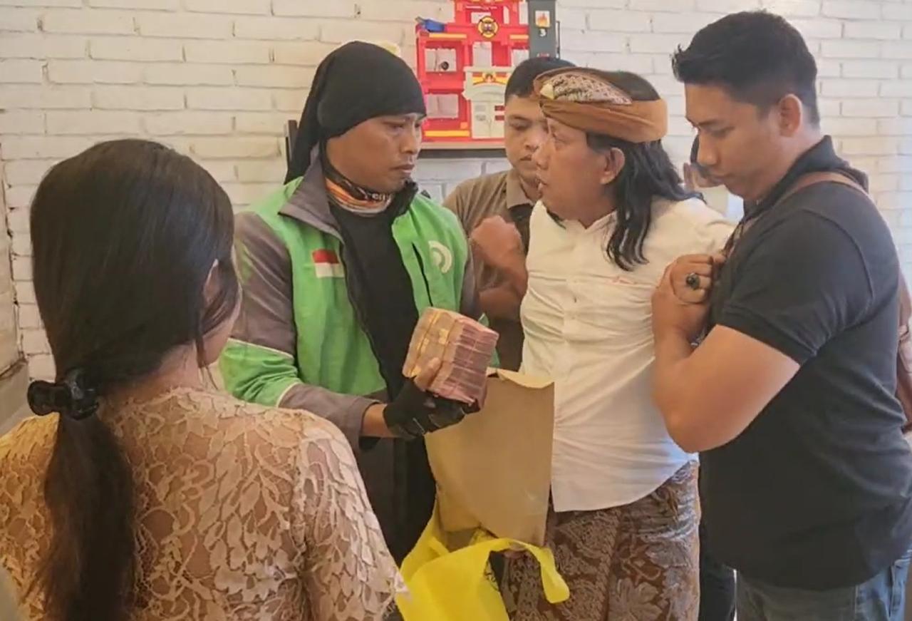 Oknum Pejabat Bendesa Adat Berawa Kabupaten Badung di OTT Kejati Bali, BB Uang Rp100 Juta Diamankan