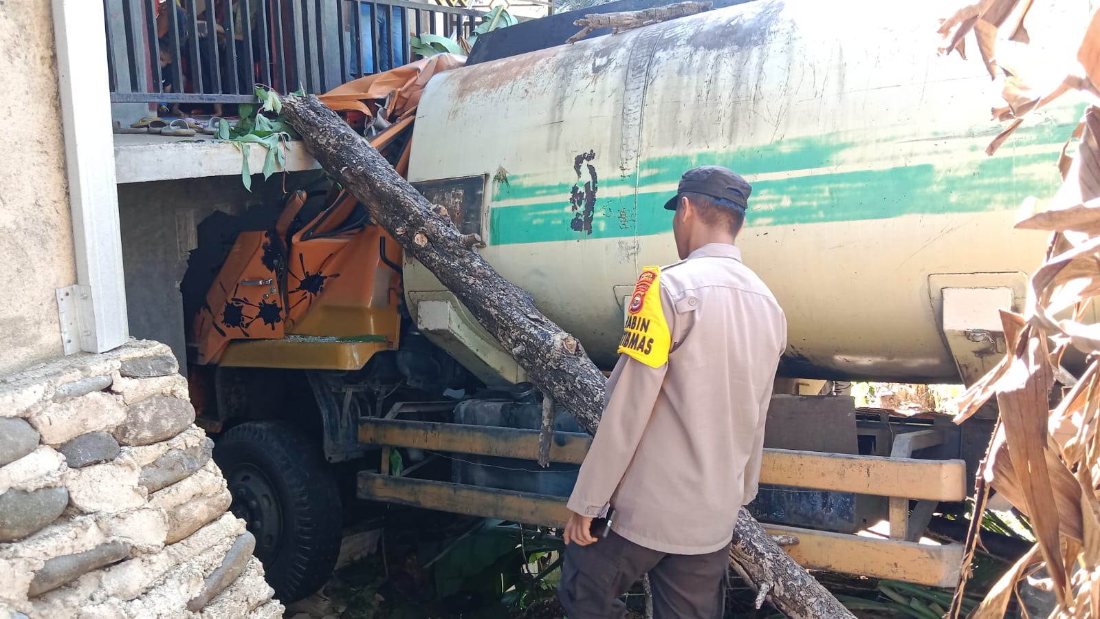 Truk Muatan CPO Hantam Rumah Warga di Mukomuko, Begini Kondisi Penghuni Rumah