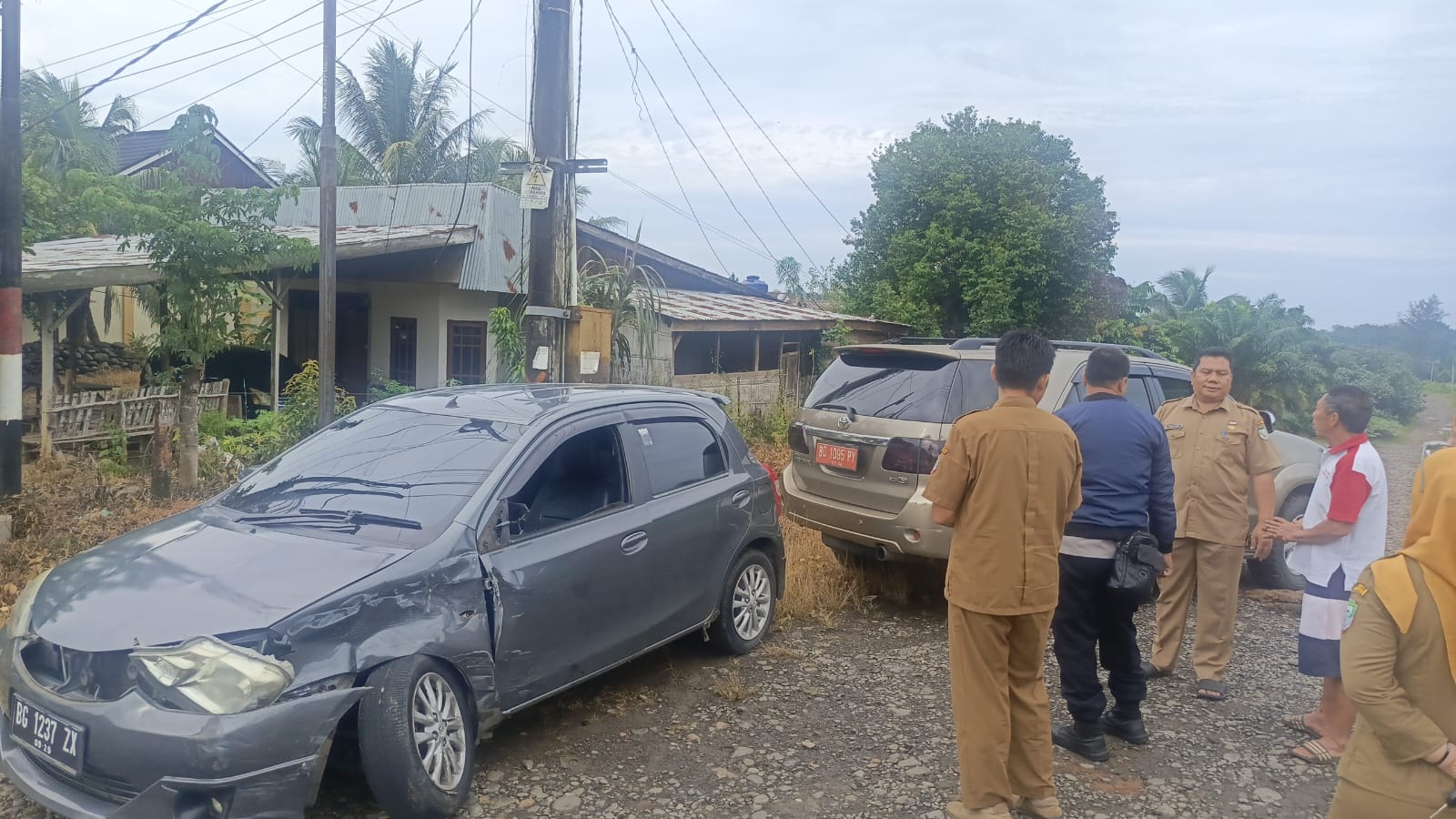 Avanza vs Brio Beradu Kambing di Depan Pabrik CPO Tumbuan Seluma 