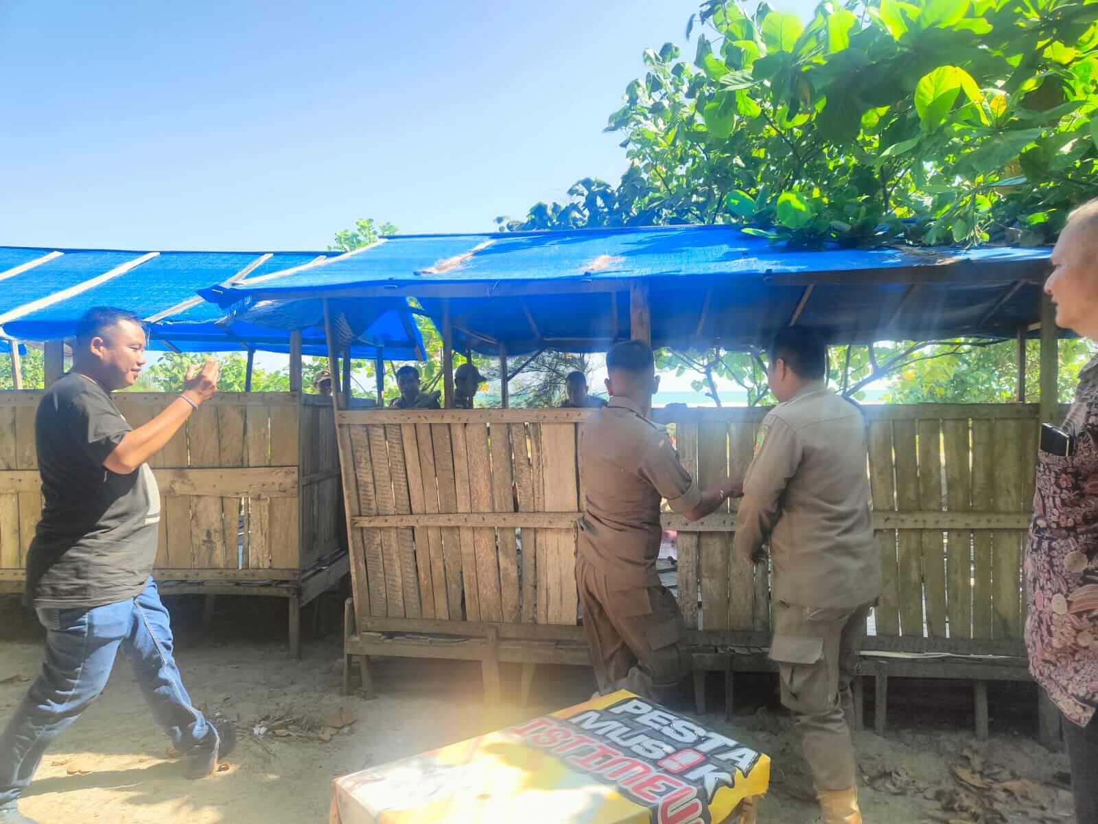 Penertiban dan Pembongkaran Pondok di Pantai Panjang, Wali Kota Temukan Bekas Alat Kontrasepsi
