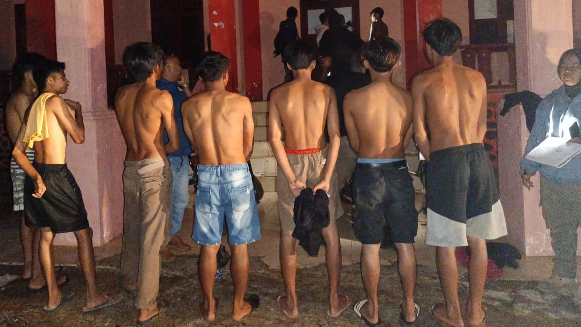 12 Pemuda Diamankan, Lagi Mabuk Miras di Tribun Lapangan Sepak Bola dan Balai Adat Serasan Seijoan Seluma