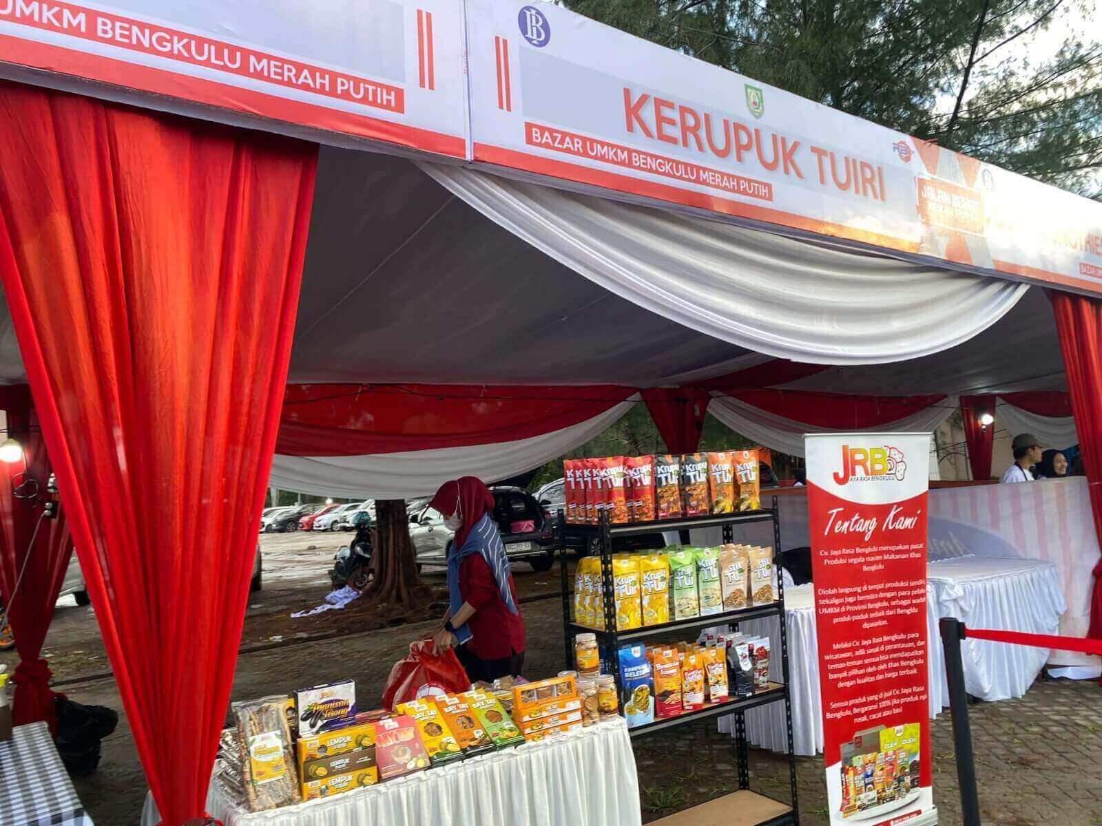 UMKM Bengkulu Menggeliat Meriahkan Jalan Sehat Merah Putih 2025