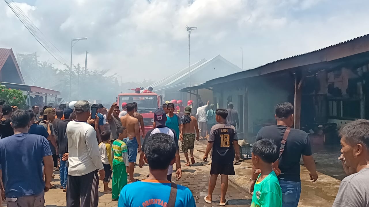 Kebakaran, Gudang Ikan Berdempetan Rumah dan Kontrakan Ludes, Tiga Sepeda Terbakar