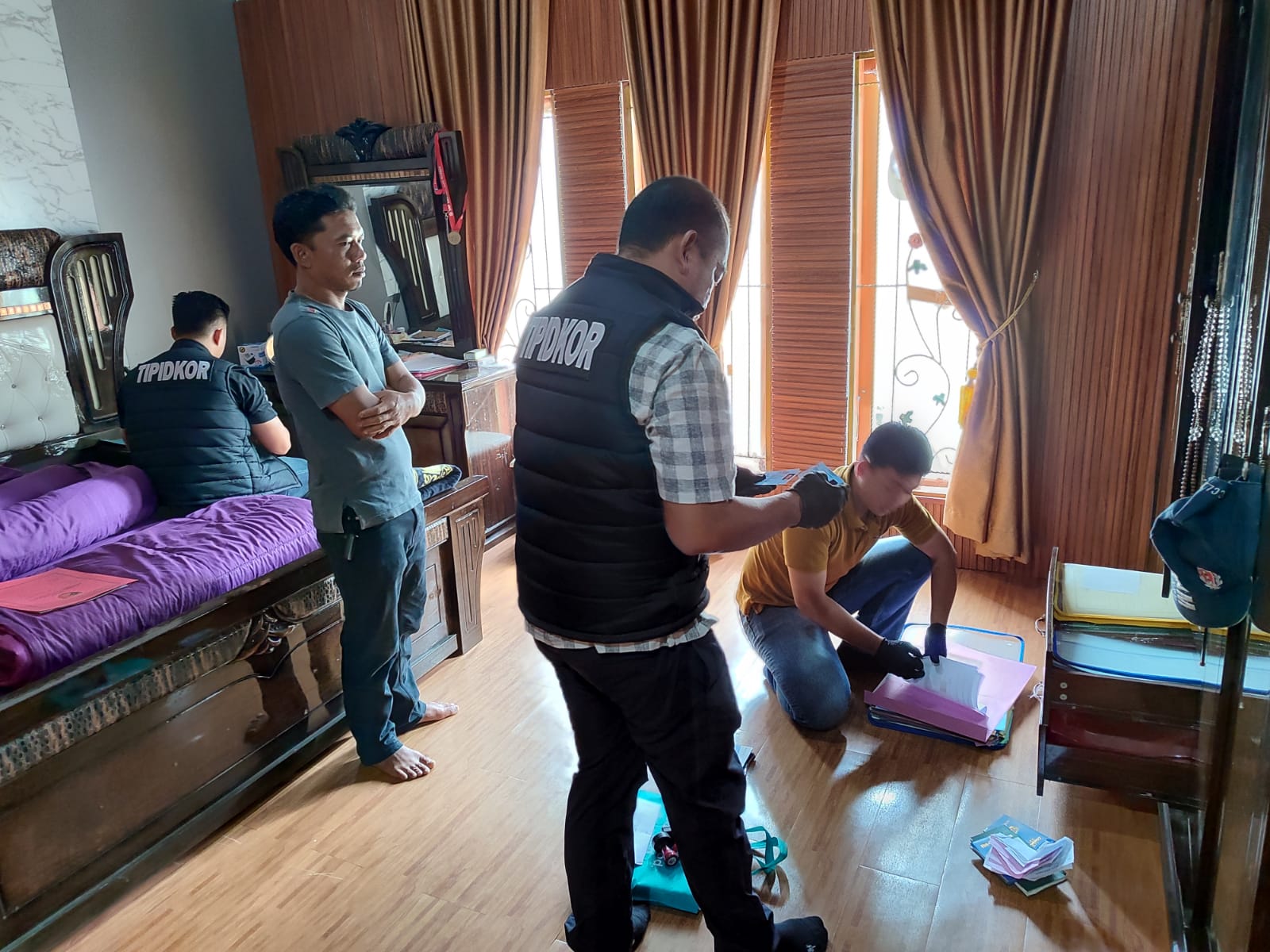 Polda Geledah 2 Rumah Mantan Sekda Lebong, Toko Bangunan dan Dinas Perkim Lebong