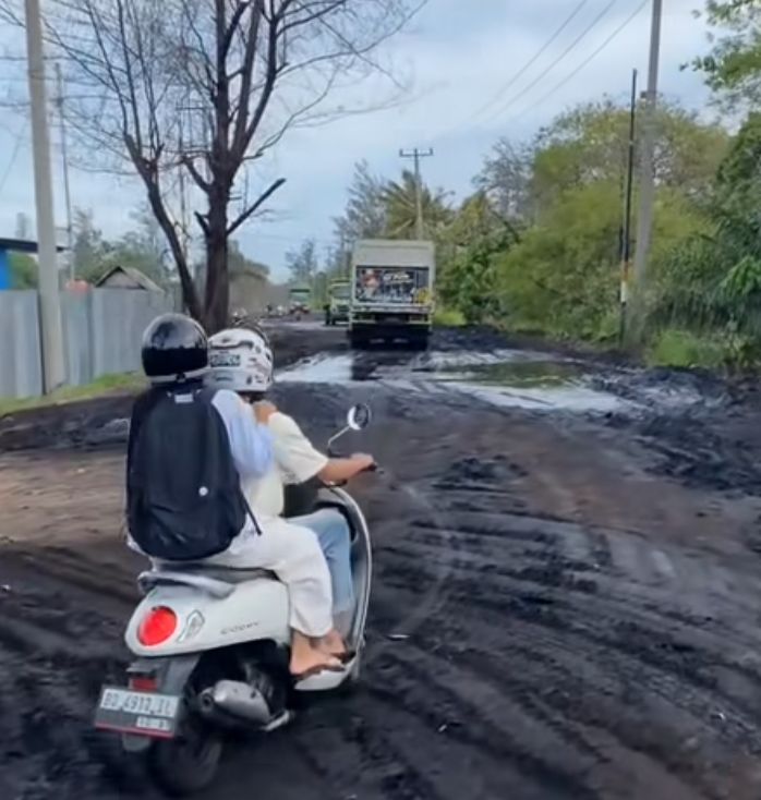 Warga Kampung Melayu Bengkulu Berharap Pembangunan Jalan Rusak di Teluk Sepang Segera Terwujud