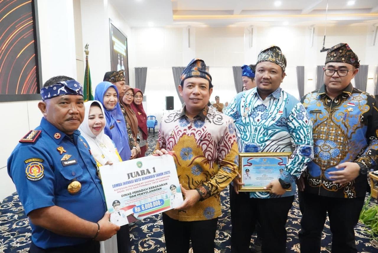Keren! Damkar Kota Bengkulu Raih Juara 1 di Innovative Government Award 2025