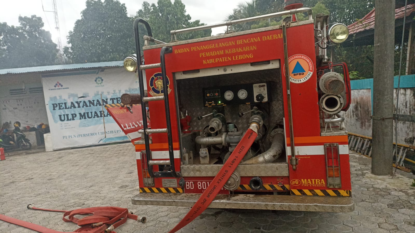 Jelang Magrib, Gudang PLN ULP Muara Aman Terbakar
