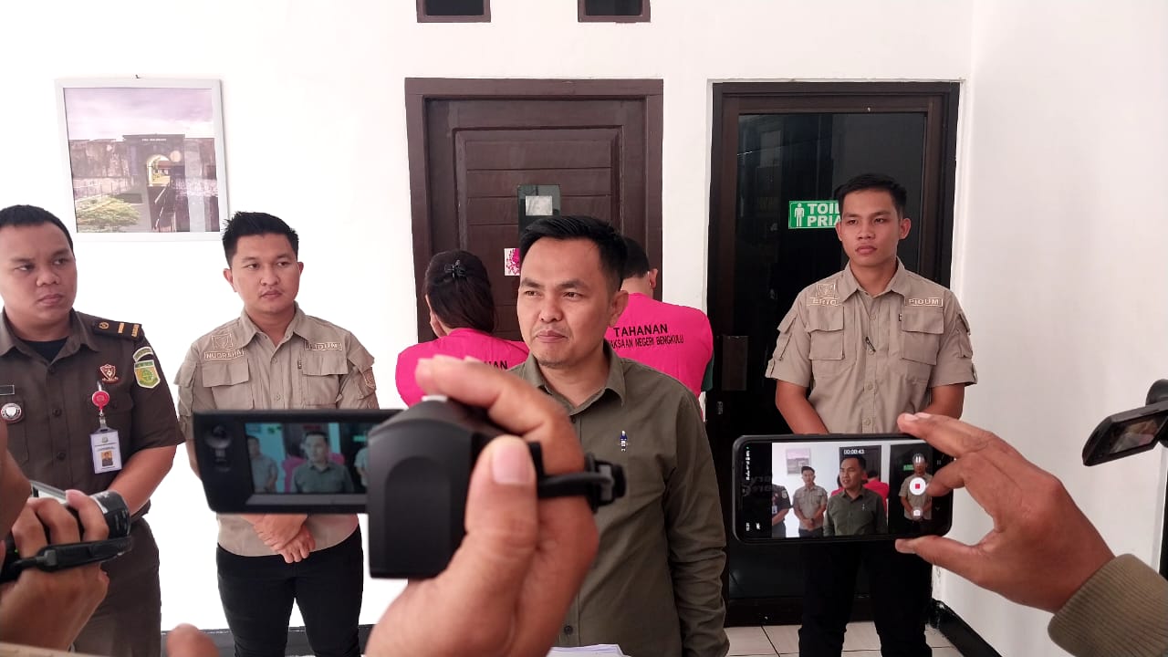 Bisnis Lendir di Kota Bengkulu, Wanita Muda Berprofesi LC dan Pria Ini Dijebloskan Jaksa ke Rutan