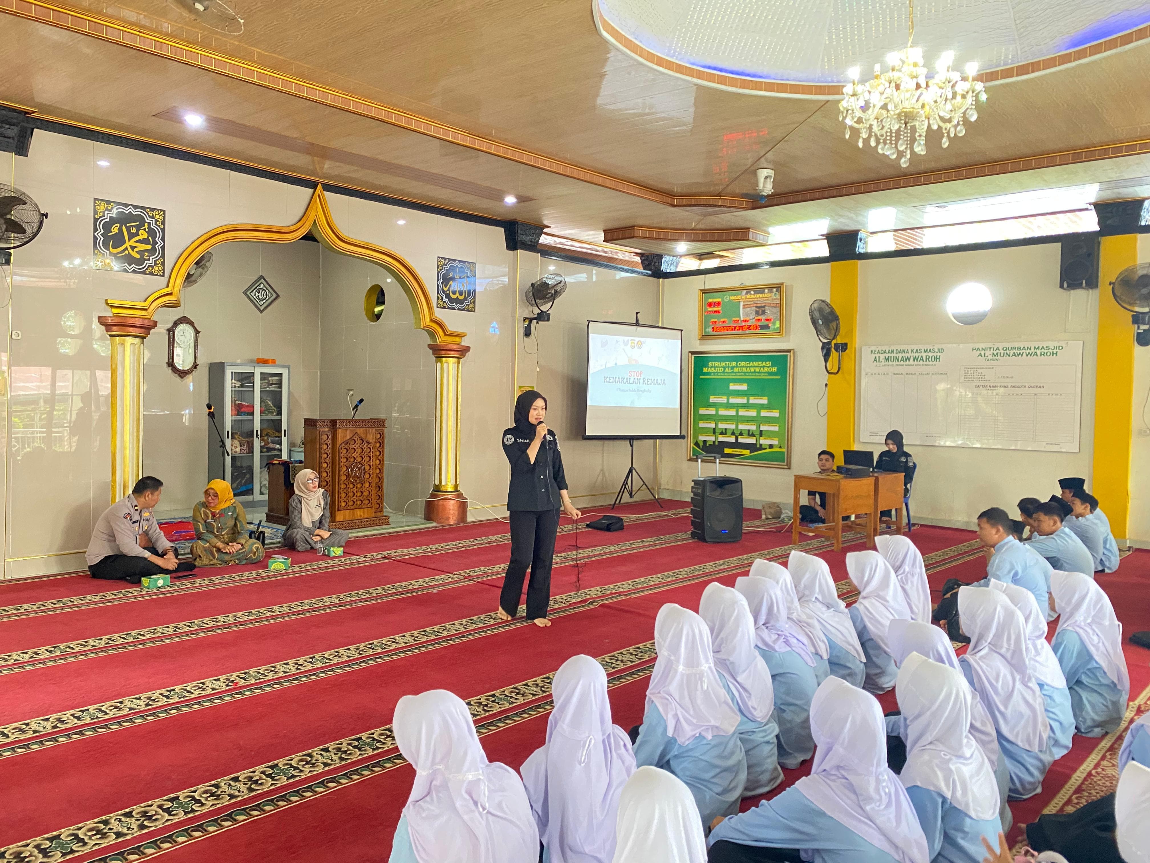 Bidhumas Polda Bengkulu Beri Edukasi Kenakalan Remaja di SMPN 14 Kota Bengkulu