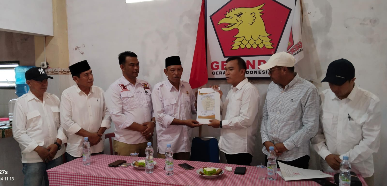 Diantar Simpatisan dan Mantan Pejabat, Zurdi Nata Kembalikan Formulir Penjaringan Calon Bupati