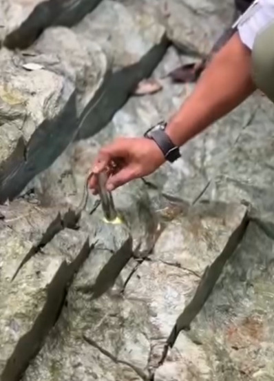 Penemuan Batu Giok Raksasa di Hutan Beutong Aceh, Beratnya Bikin Kaget Warga