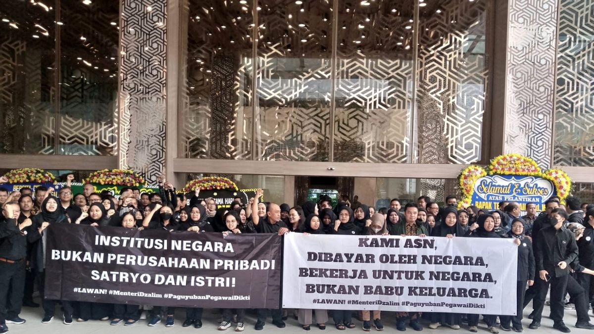 Menteri Pendidikan Tinggi Didemo Pegawai, Apa yang Terjadi di Kementerian Ini?