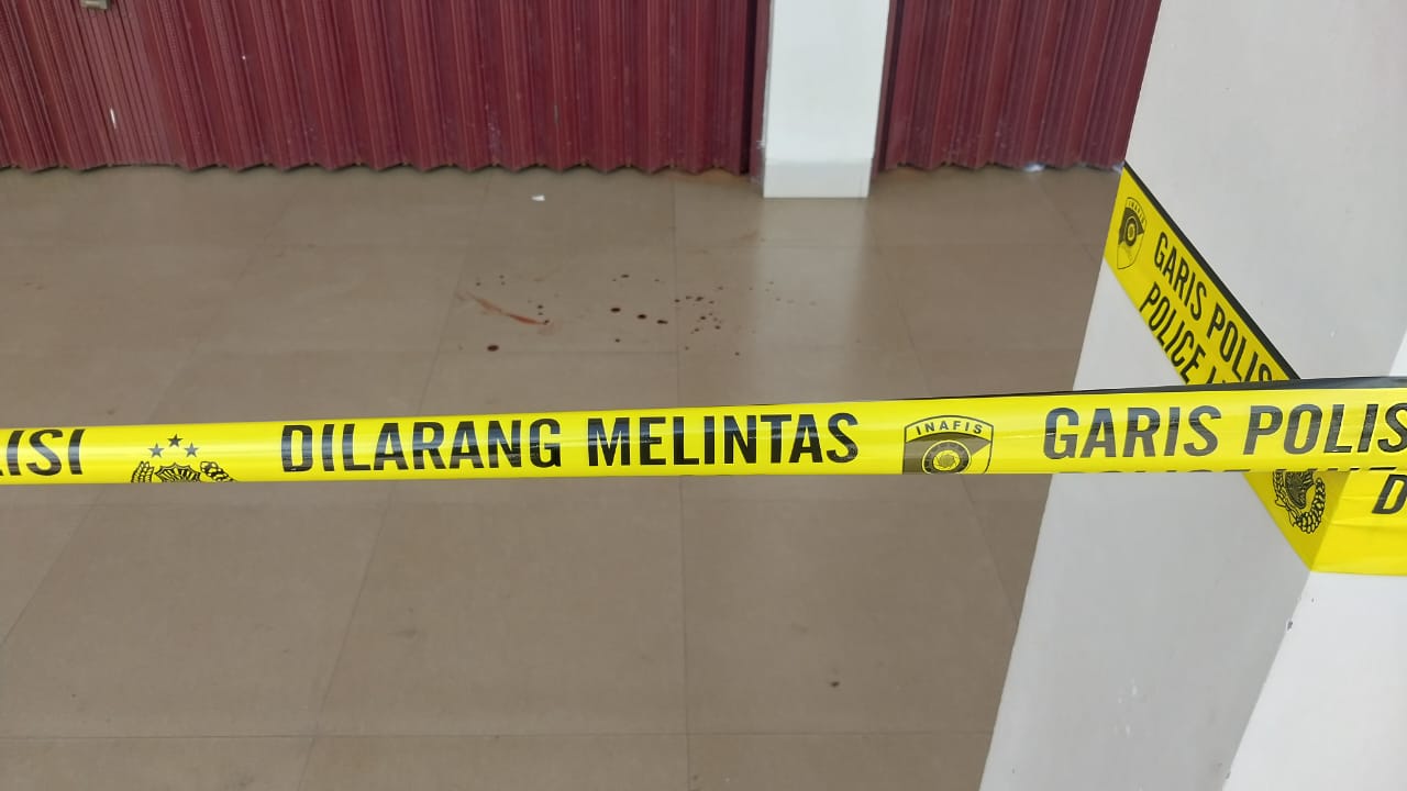 Ada Bercak Darah, di Depan Toko Ini Dipasangi Police Line 