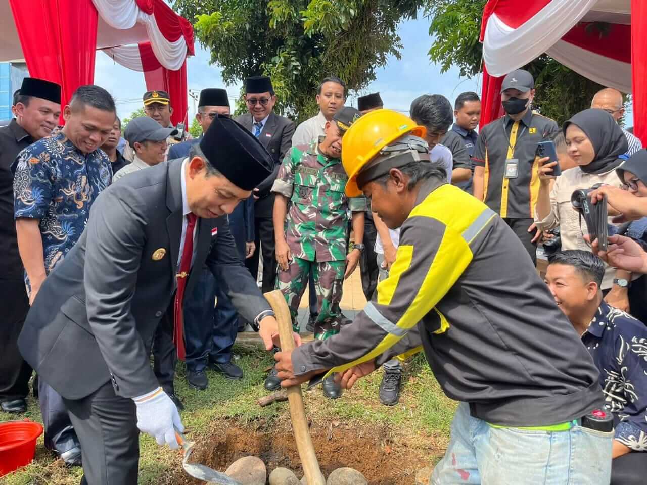 Momen HUT RI ke-80, Wali Kota Bengkulu Melakukan Ground Breaking Belungguk Point