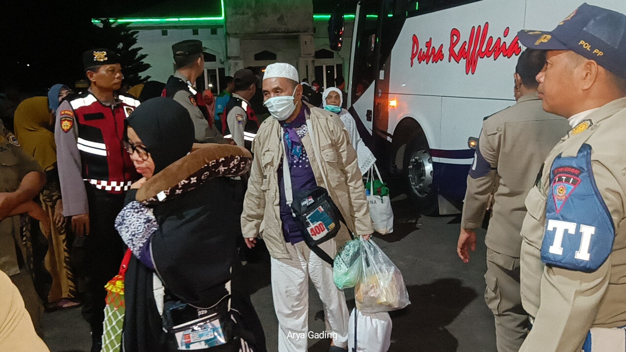 170 Jemaah Haji Tiba di Bumi Serawai Serasan Seijoan Seluma, Semuanya Sehat dan Bahagia