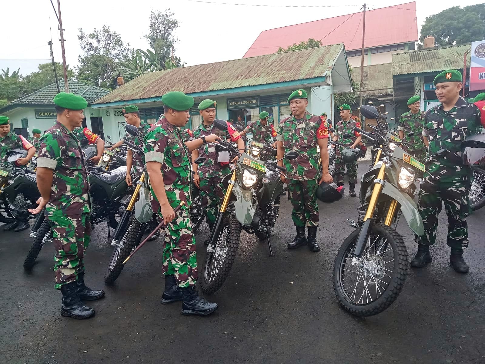 Babinsa Tiga Kabupaten Terima Bantuan Motor Trail dari Kemenhan