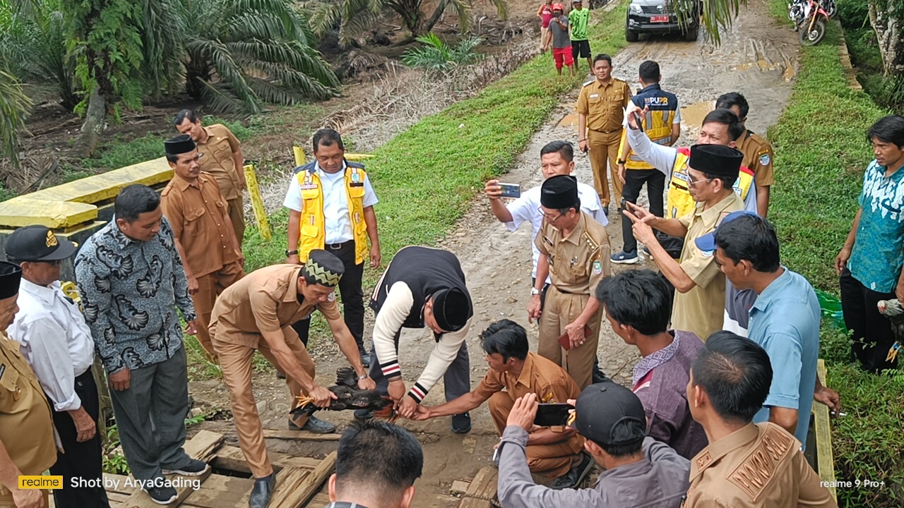 Titik Nol Jalan Inpres Tenangan - Rawa Sari Dimulai, Warga Potong Ayam Jago Ungkap Rasa Syukur