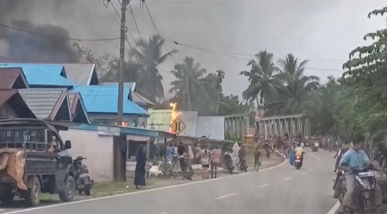 Rumah Guru Terbakar Rabu Sore, Ada yang Pingsan