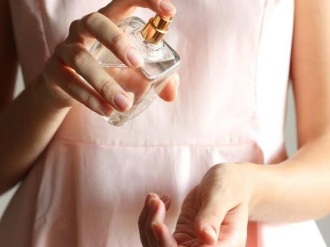 10 Rekomendasi Parfum Wanita Awet Seharian dan Semakin Elegan, Wanginya Tercium dari Jauh