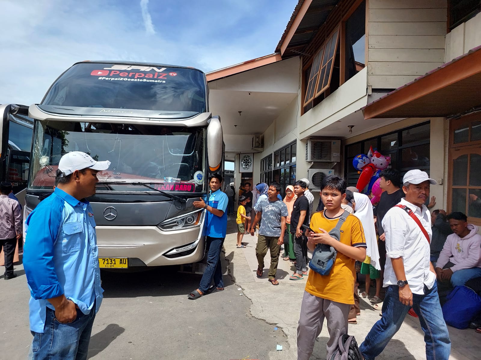 Puncak Arus Balik, Pool Bus dan Bandara Ramai Penumpang 