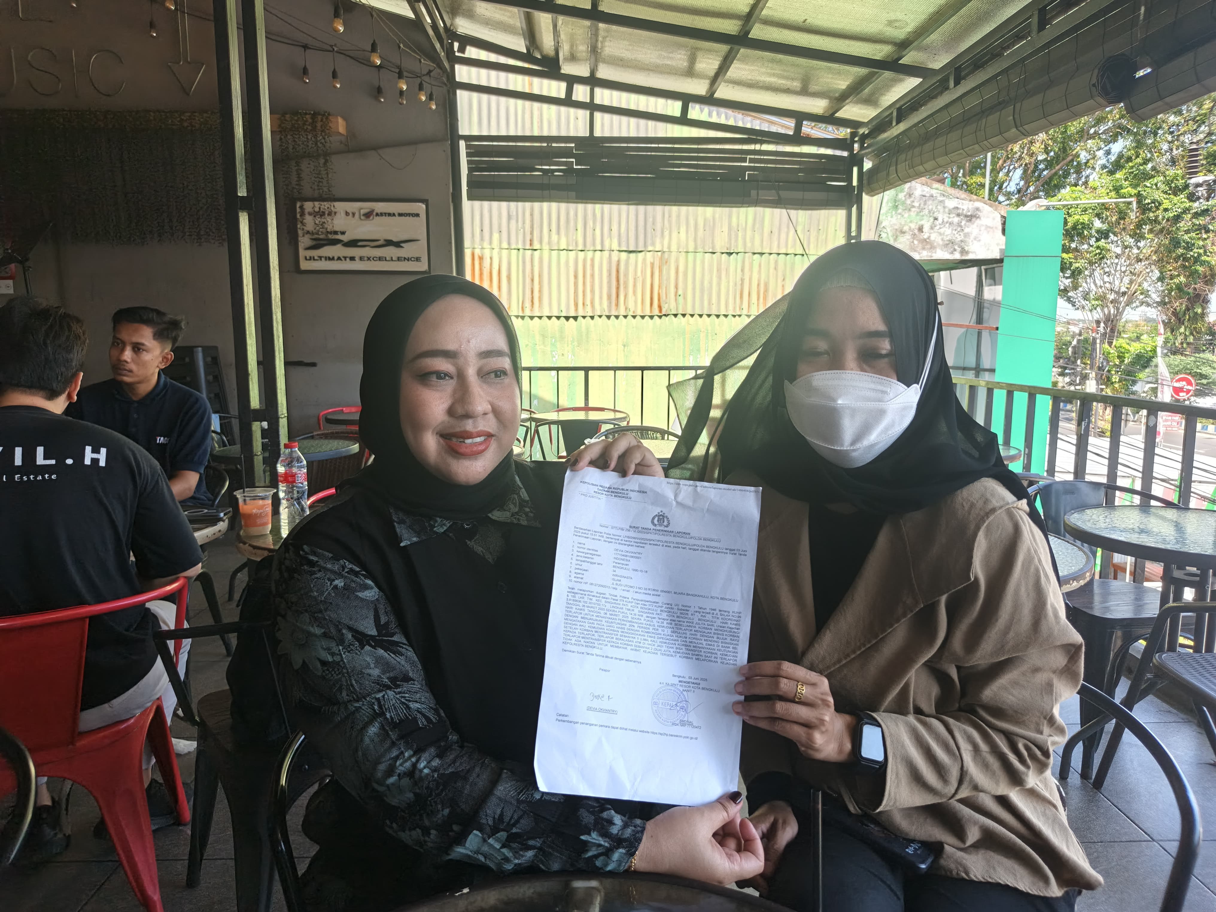 Waduh, Oknum Pengacara Cantik Berambut Pirang Dilaporkan ke Polisi 