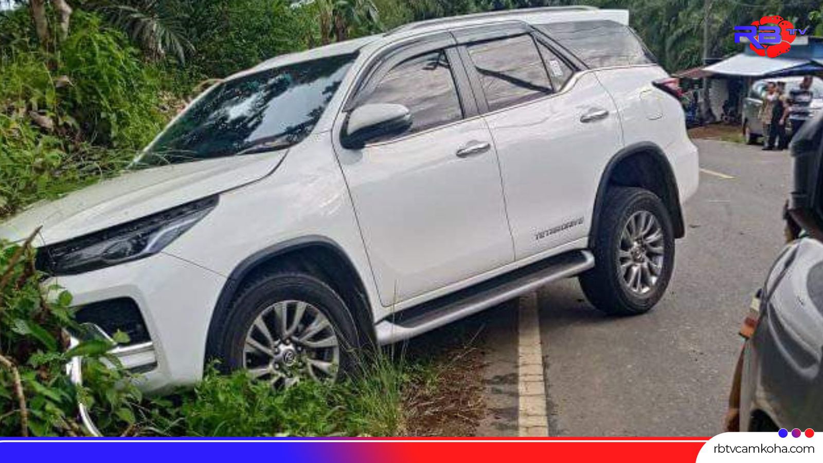 Mobnas Wabup Mukomuko Tabrakan Lawan Pajero, Sopir Dirawat