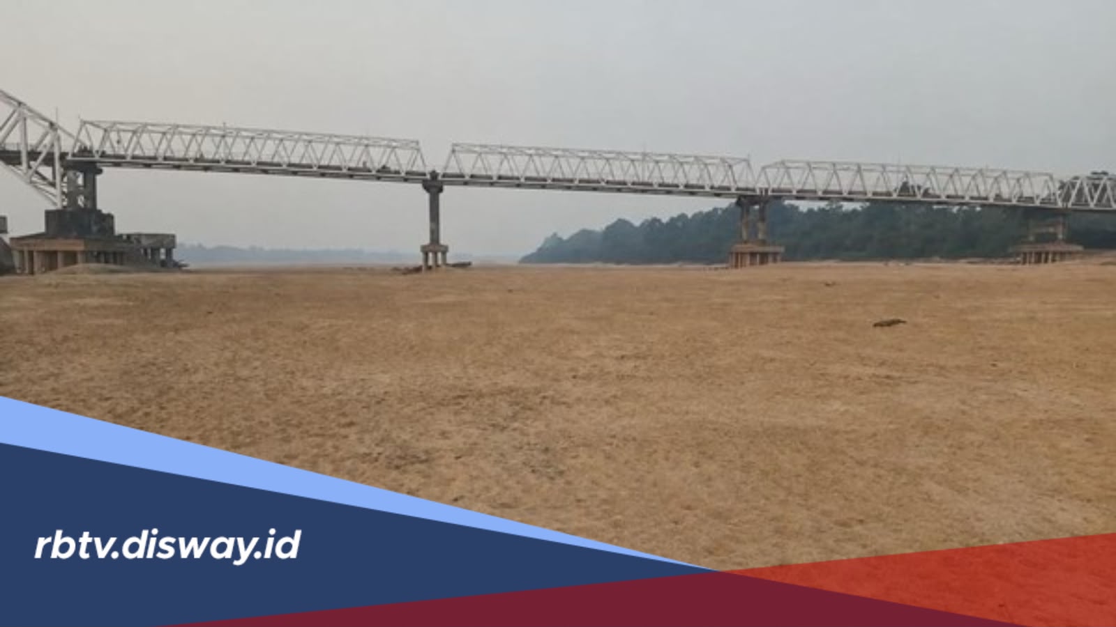 Hamparan Pasir Muncul, Ini Penyebab Sungai Barito dan Sungai Kapuas Menyusut