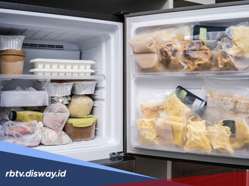 5 Penyebab Kulkas Mengeluarkan Air atau Bocor dan Cara Mengatasinya