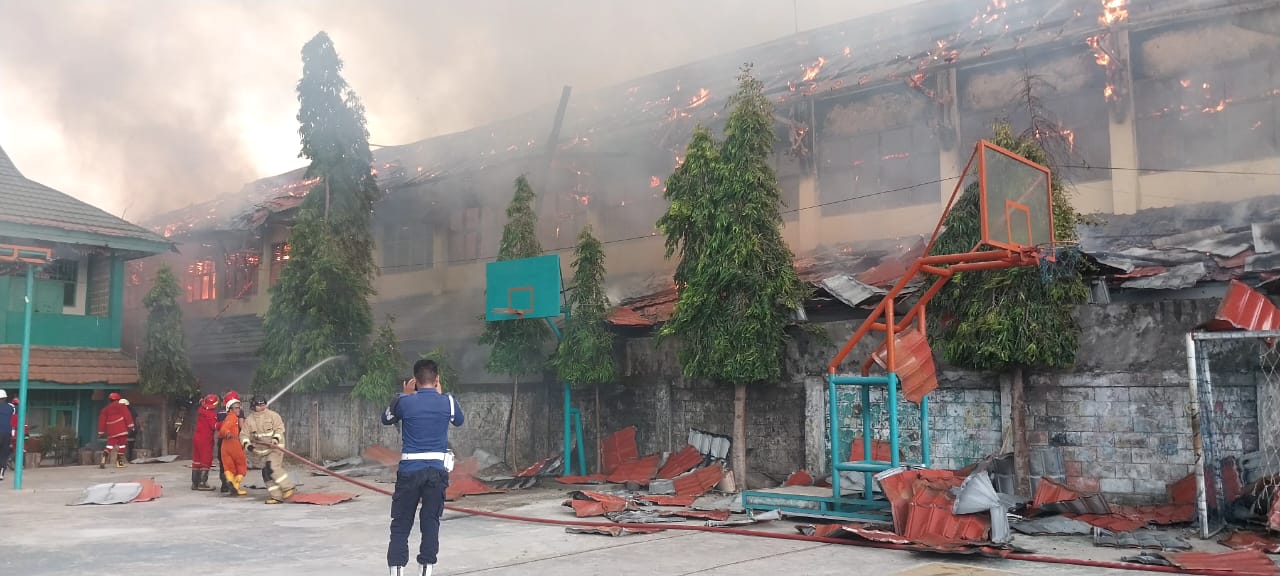 Kebakaran di SMKN 3 Kota Bengkulu, Api Belum Padam, Guru dan Pelajar Selamatkan Peralatan Sekolah