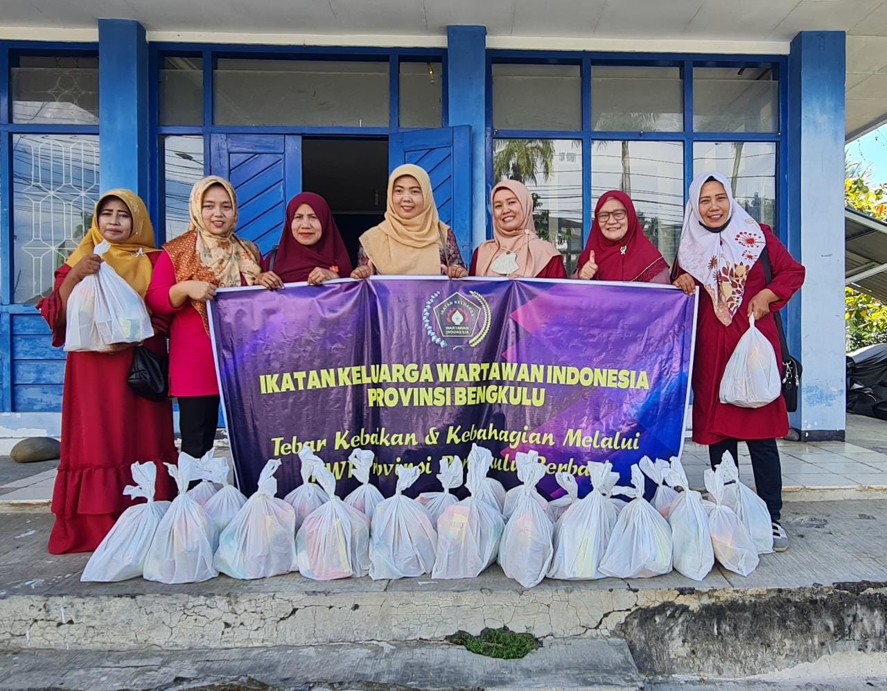 Ramadhan Bulan Berkah, Keluarga Wartawan Bengkulu Berbagi Paket Sembako