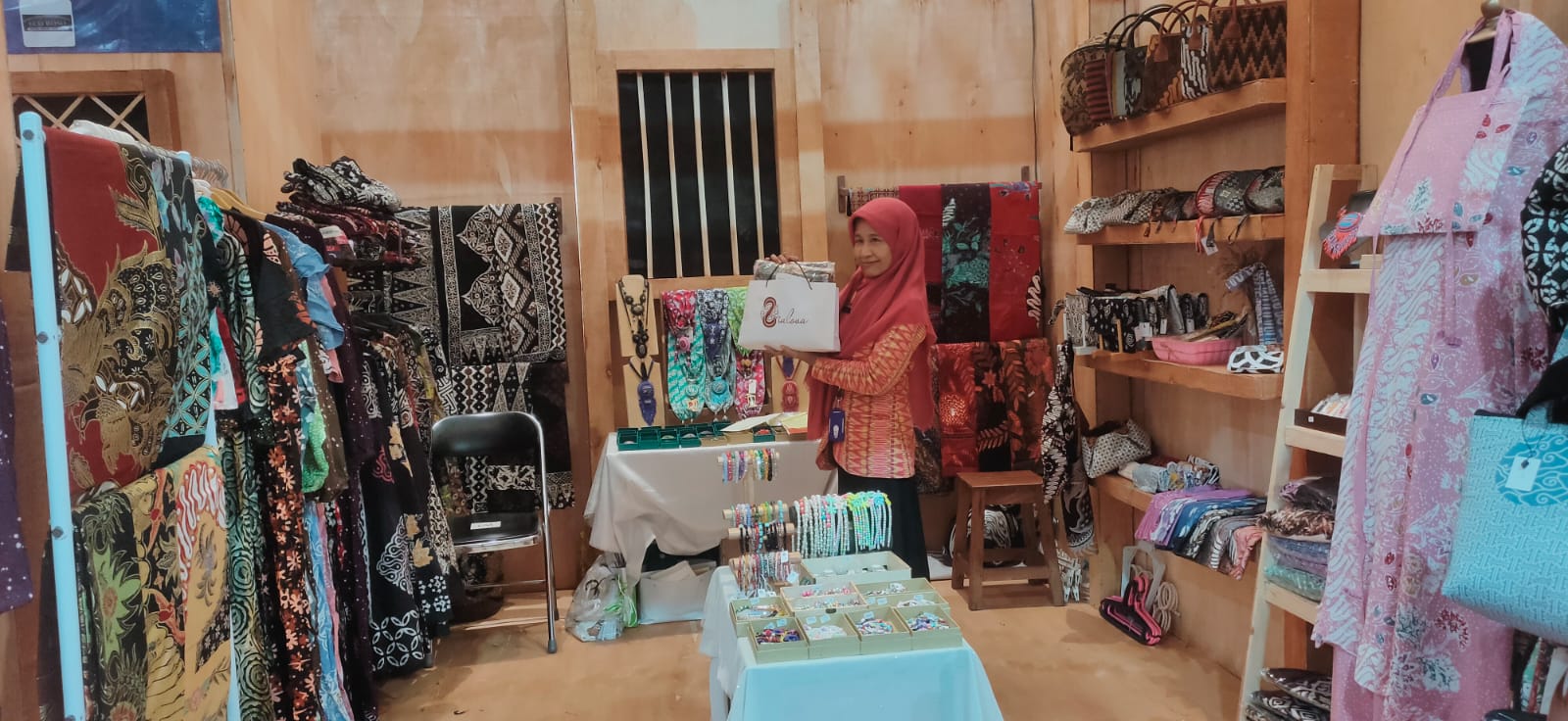 Kisah Sukses Zialova Batik jadi Produsen Fashion Lokal Favorit di Pekalongan, Bermodal KUR dari BRI