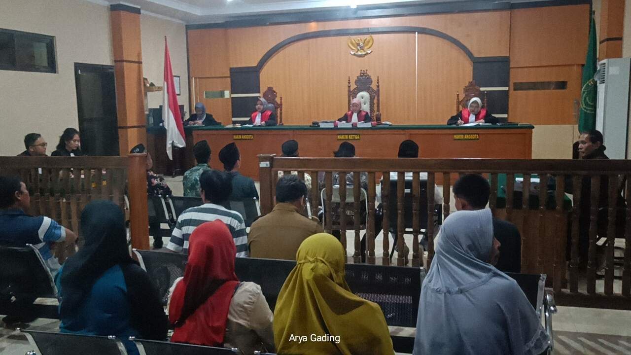 Kembali Sidang, 6 Terdakwa Kasus Penyegelan Kantor Desa Dusun Baru Seluma Dituntut 8 Bulan Penjara