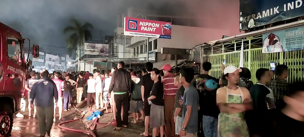 Toko Manisan dan Rumah Makan di Panorama Terbakar, 4 Orang Dikabarkan Terjebak